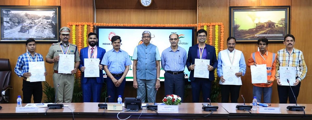 Mumbai: Seven Western Railway awardees presented with National Railways award for exemplary work