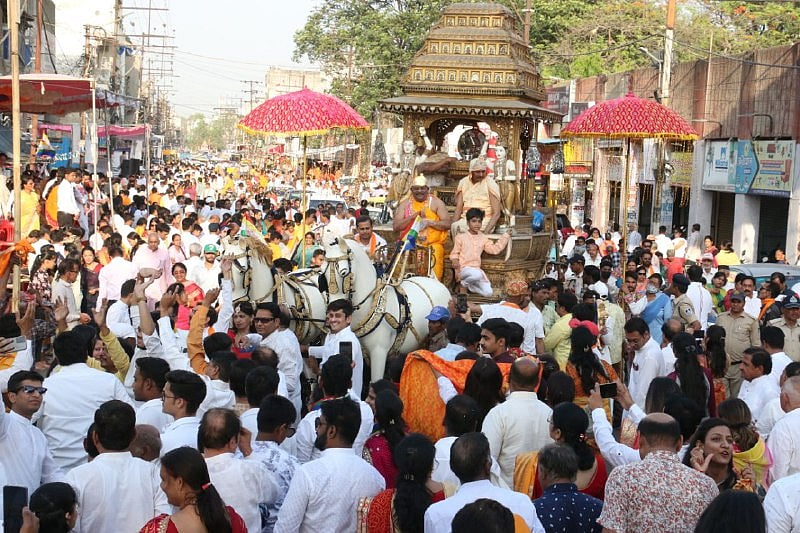 Indore: Grand Jain procession on Mahavir Jayanti with message of ‘World Peace’