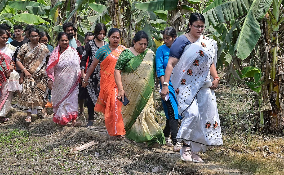 Nadia: MP Rekha Verma and other members of a fact finding team of BJP visit a crematorium Hanskhali, where a minor rape victim was cremated, in Nadia district, Friday, April 15, 2022.