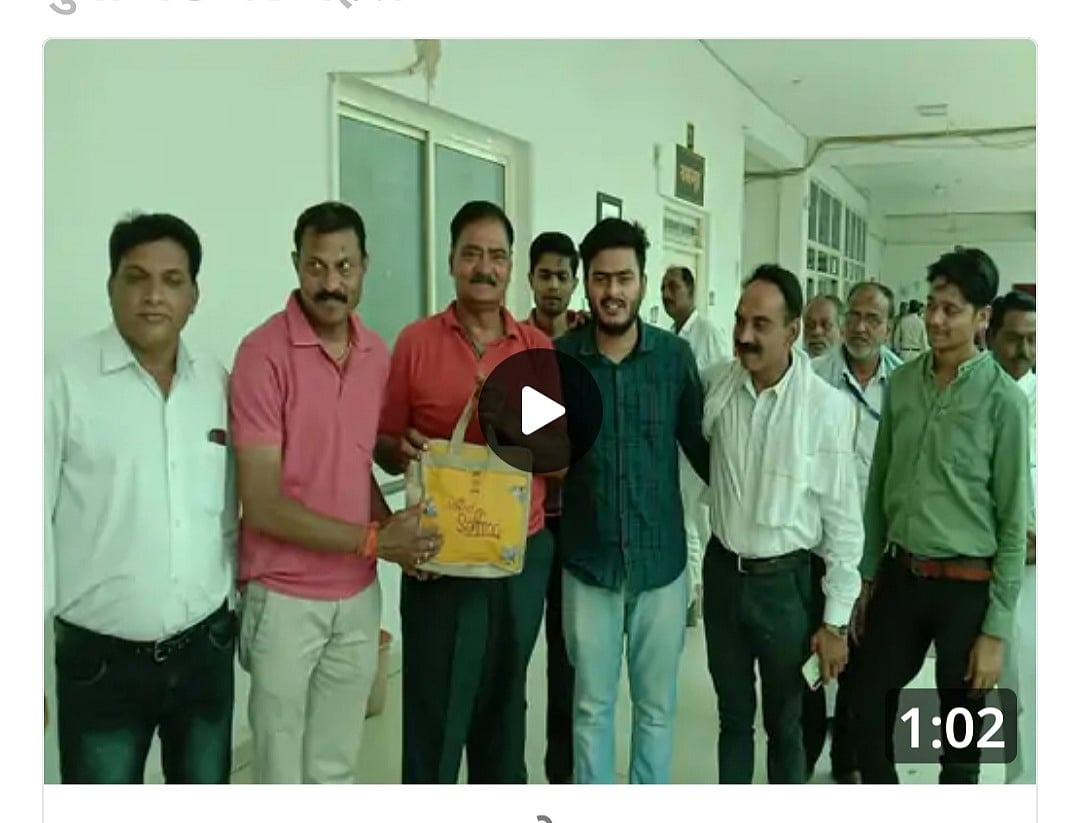 Guna: Setting examples of honesty; Man finds bag full of cash, returns it