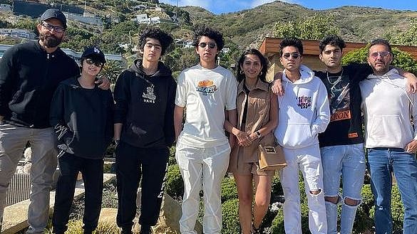 Photo: Hrithik Roshan, Ritesh Sidhwani holiday with their kids in Los Angeles