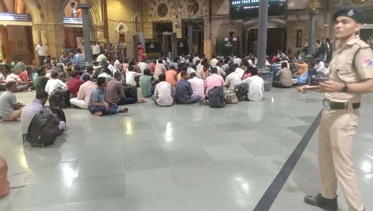 Mumbai: Over 150 MSRTC workers agitate at CSMT; RPF and GRP evict them from station