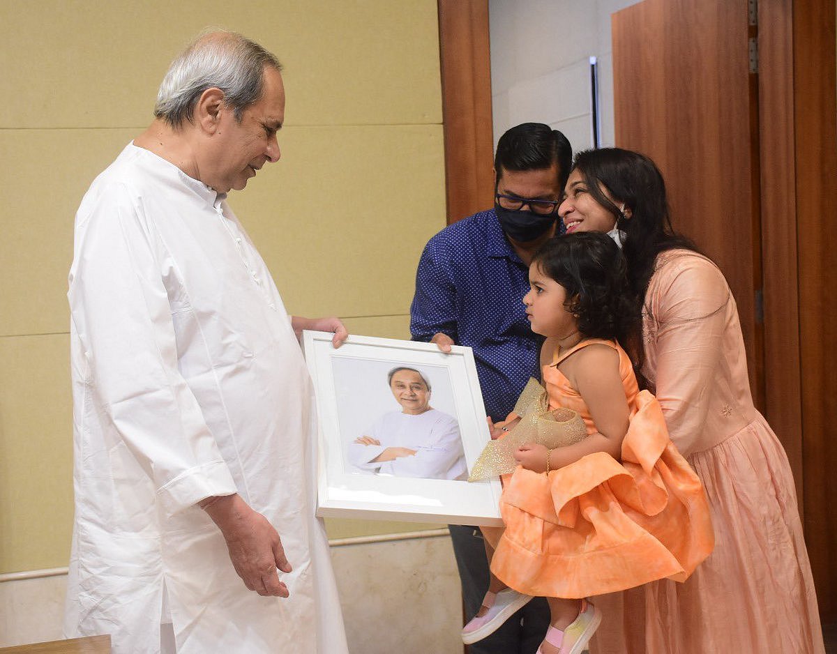 2.5 year old girl impress Odisha CM with her paintings; see pics