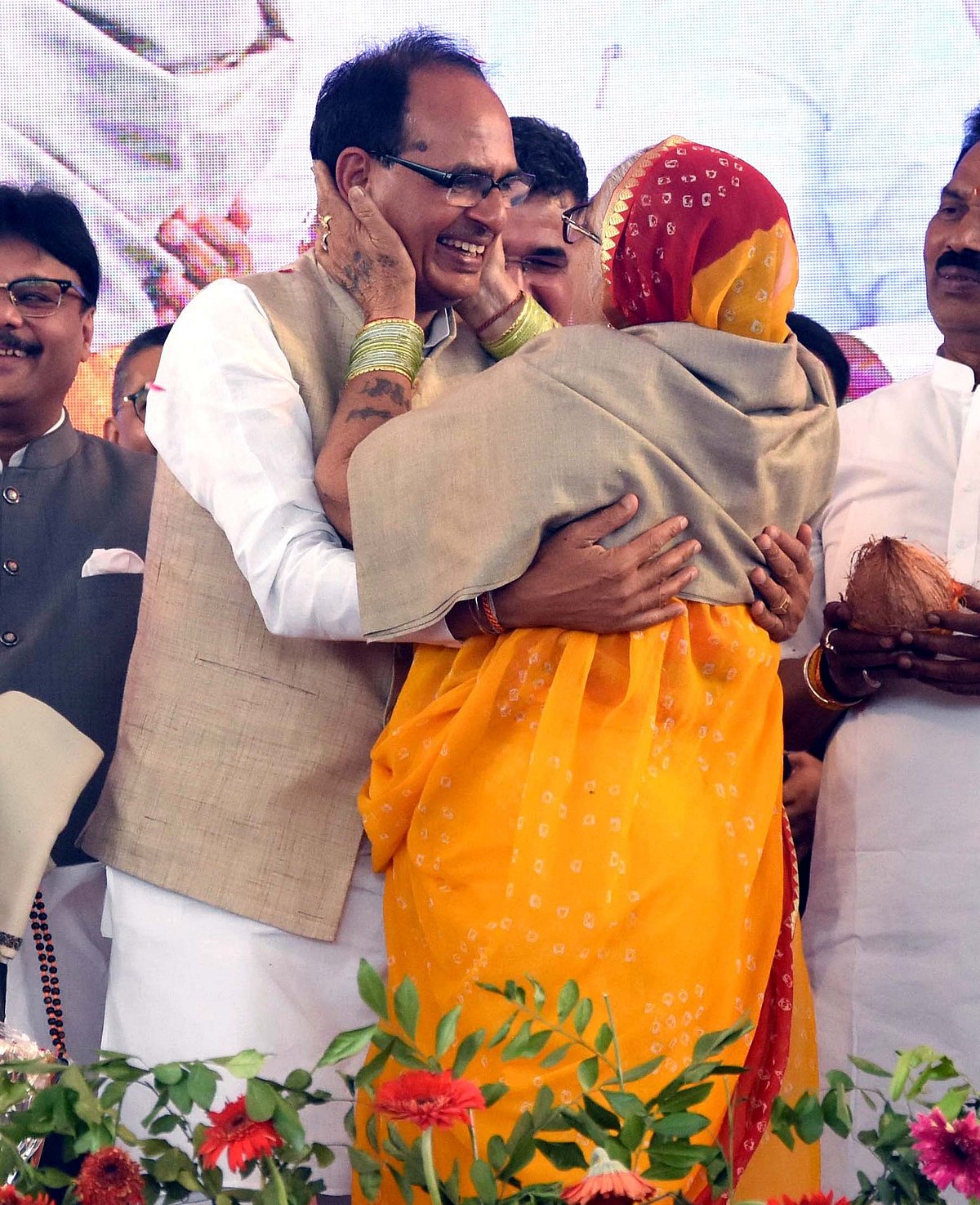 A pilgrim blesses CM Shivraj Singh Chouhan in BHopal on Tuesday. 