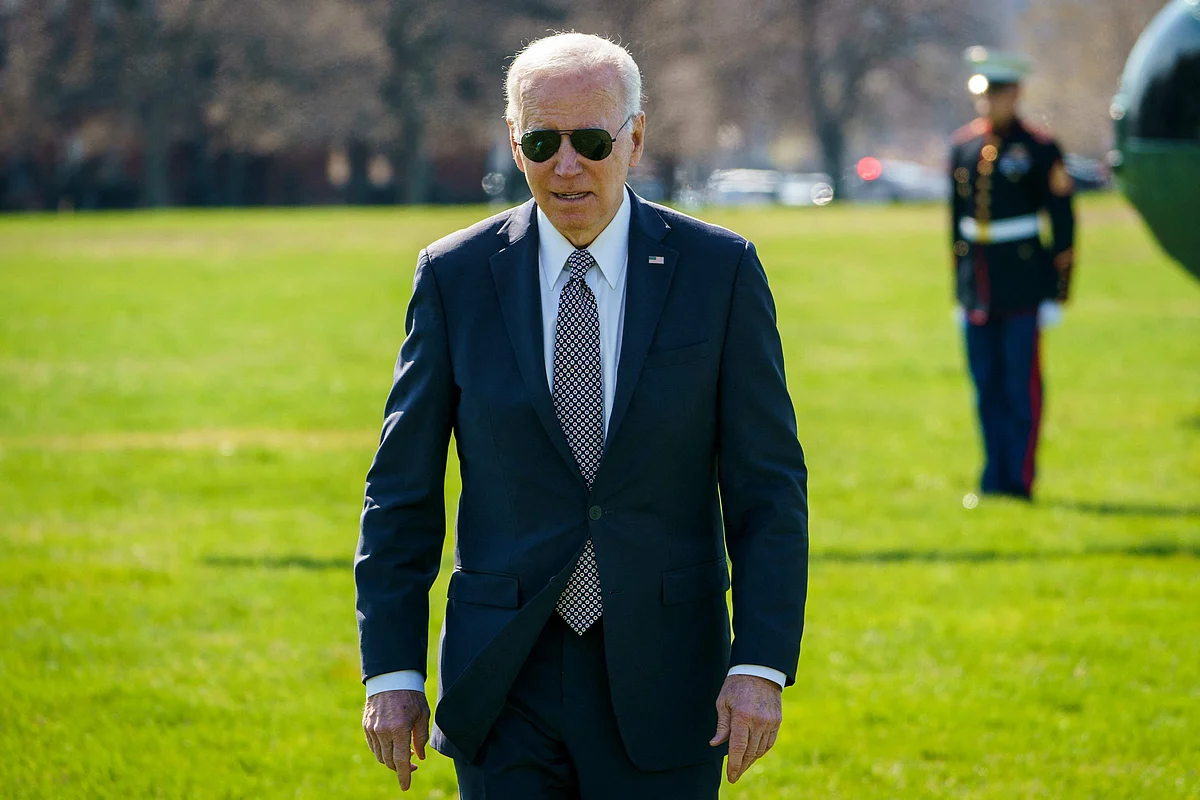 US President Joe Biden walks towards reporters from Marine One upon arrival at Fort McNair in Washington, DC on April 4, 2022 | (Photo by MANDEL NGAN / AFP)