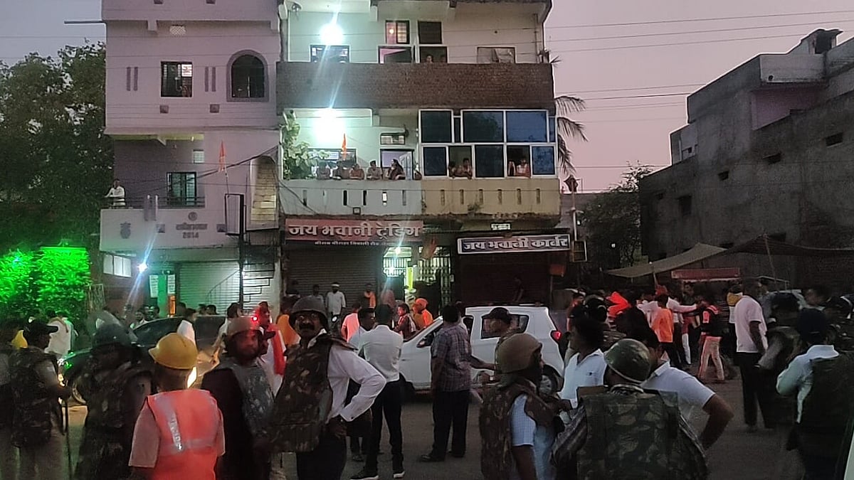 Khargone: Curfew clamped at places, Arson, tension after stone-pelting on Ram Navmi procession; violence also in Barwani