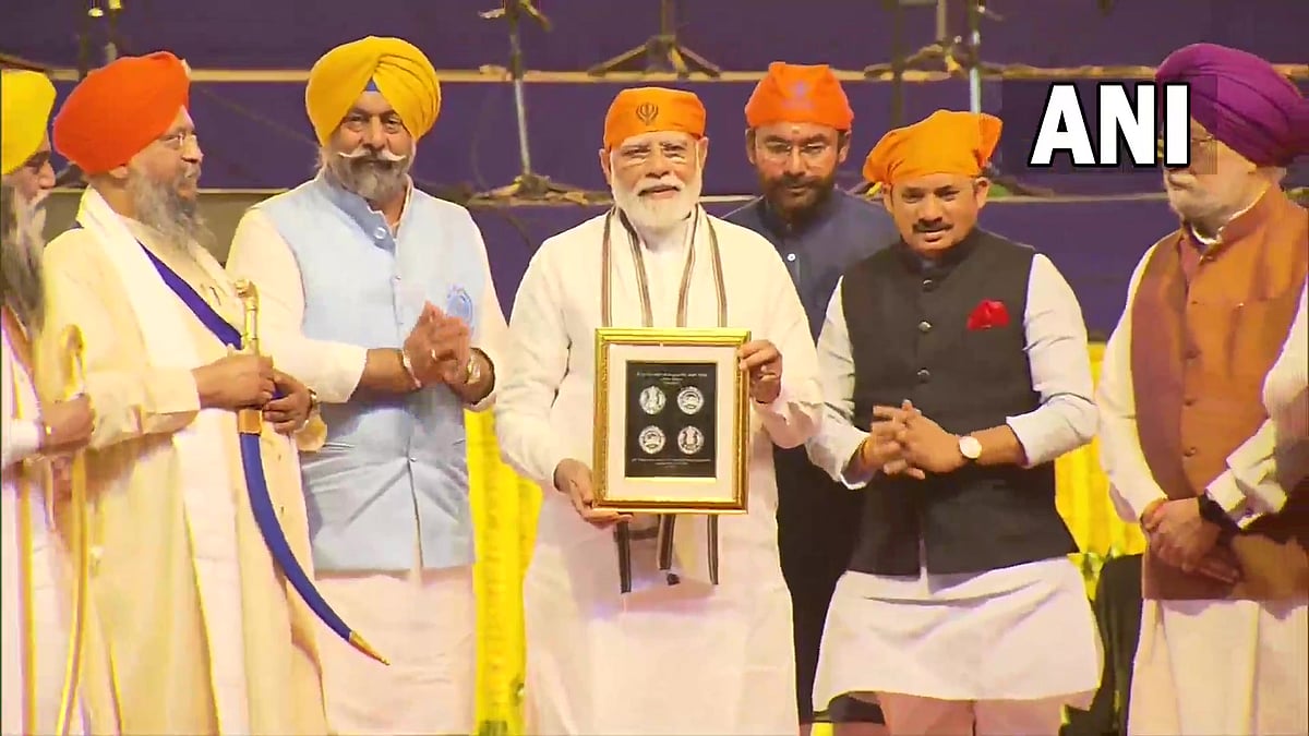 PM Modi releases commemorative coin and postage stamp on occasion of 400th Parkash Purab celebrations at Red Fort; see pics