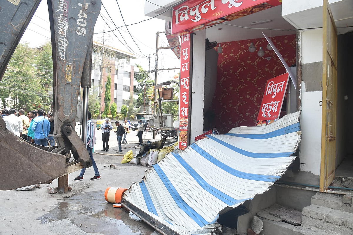 The Ujjain Municipal Corporation clears encroachments from a multi-storey building in front of the Police Control Room 