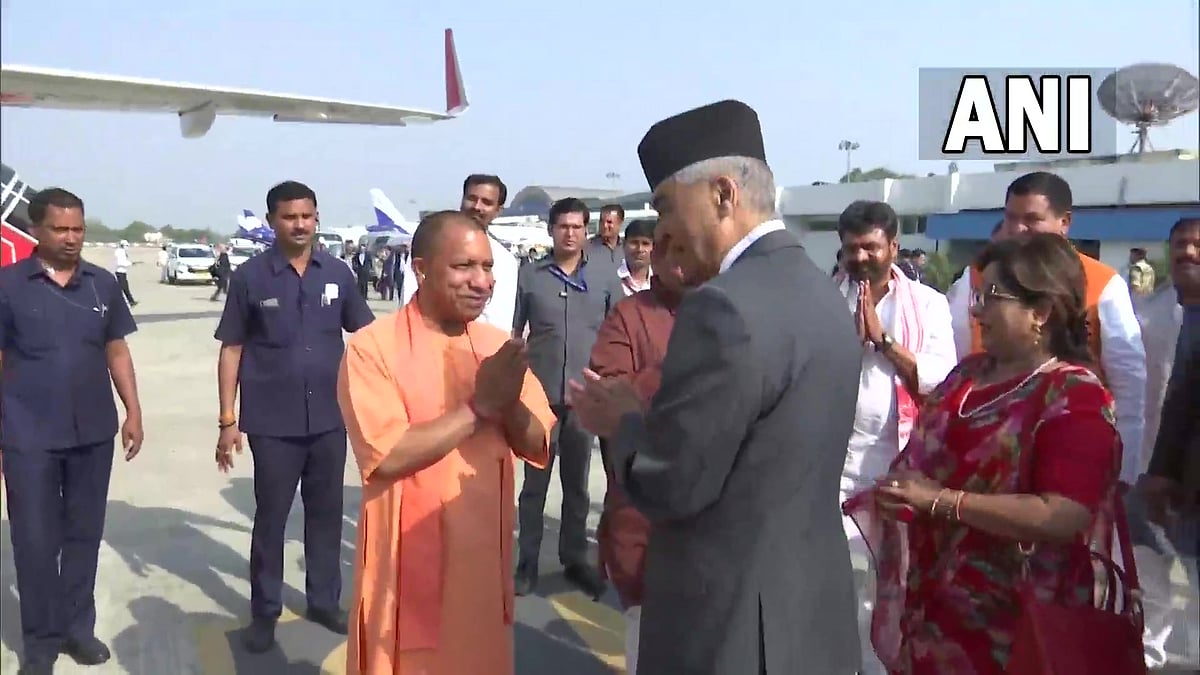 Nepal PM Deuba, his wife depart from Varanasi; CM Yogi Adityanath present to see them off 