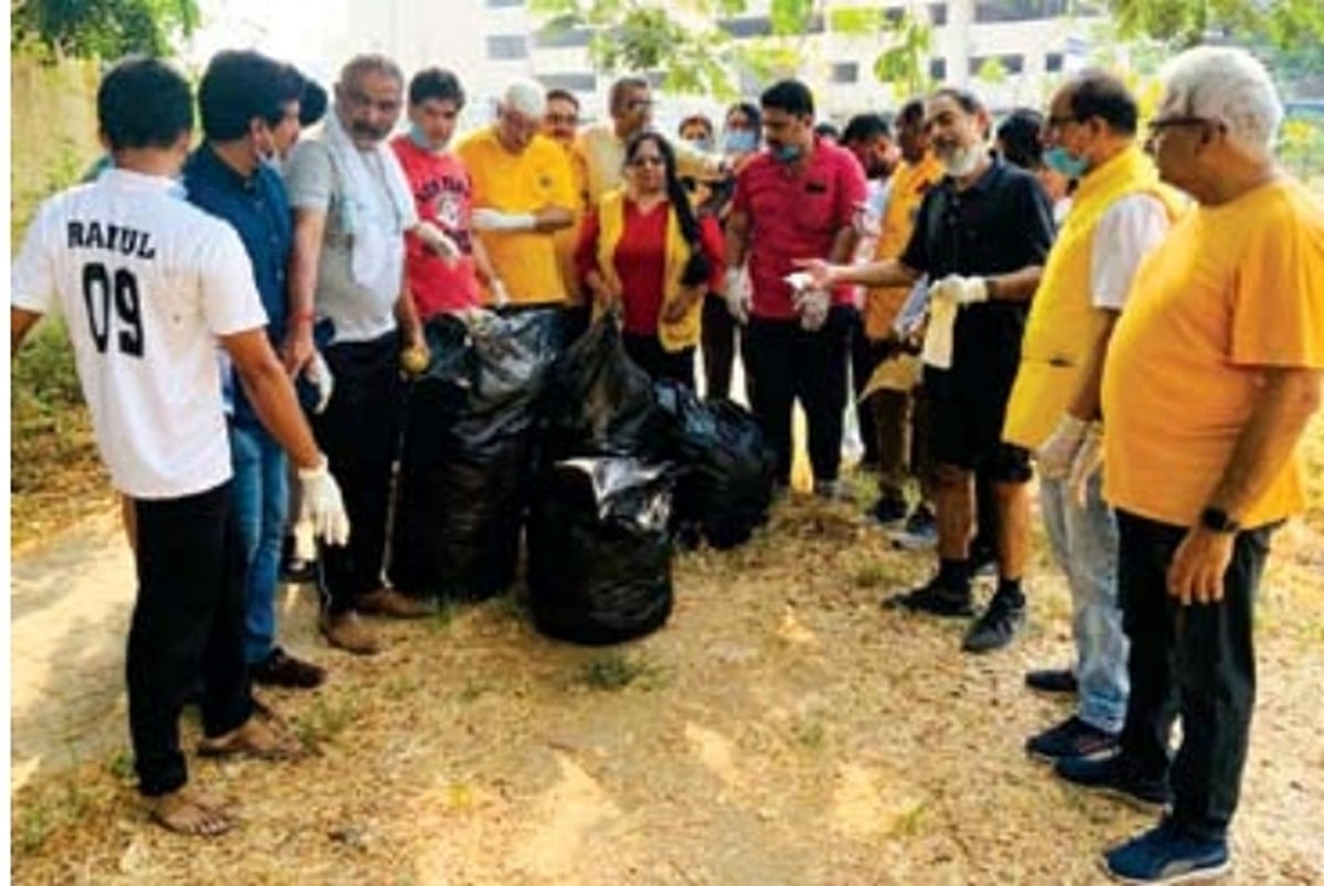 Navi Mumbai: Kamothe Colony Forum carries out cleanliness drive at a park in Sector 36