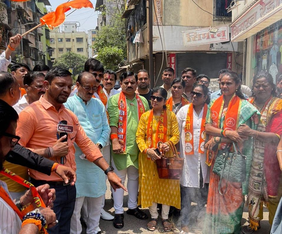 INS Vikrant fund bungling: Shiv Sena stages protest against Kirit Somaiya in Navi Mumbai's Kharghar