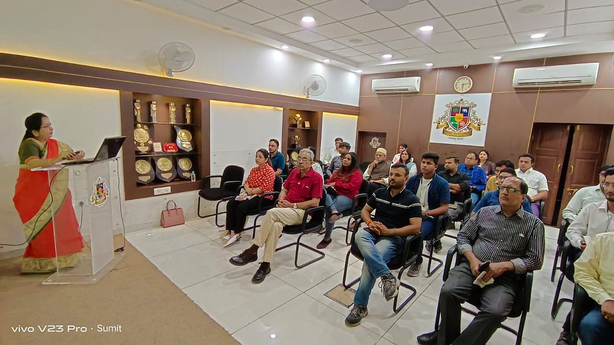 Indore: ​'For success one needs
to think like leaders'