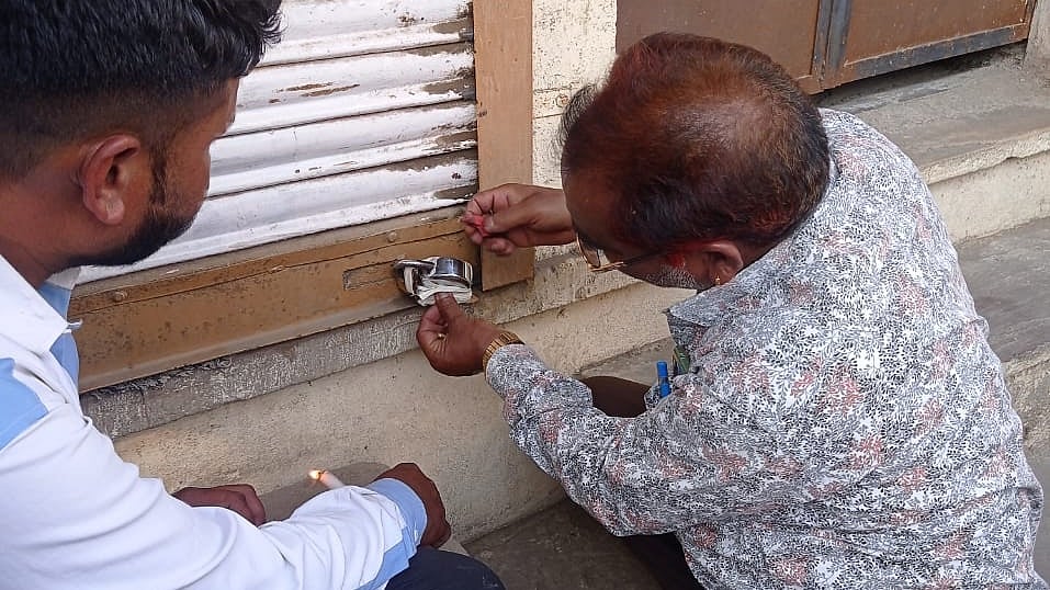 Alot: Clinic running sans license sealed, 'medico' held