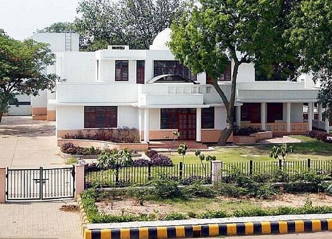 Centre sends notice to eight eminent artistes to vacate govt accommodation till May 2 