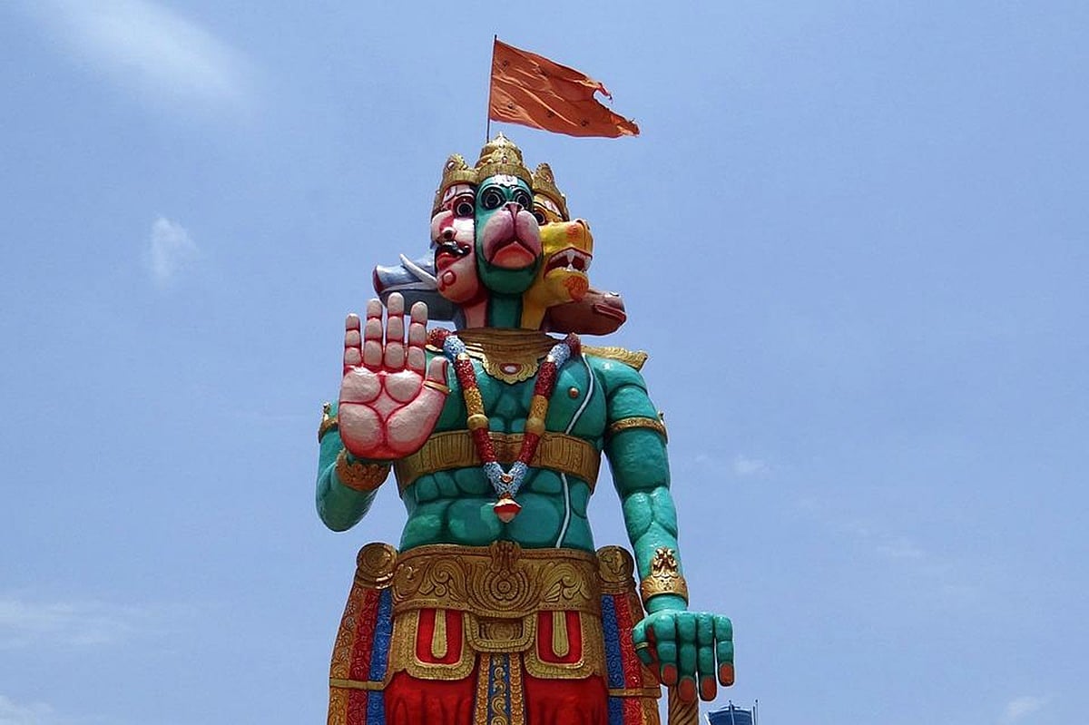 Bhopal: Guest scholars association hands over memorandum of demands at Hanuman temple