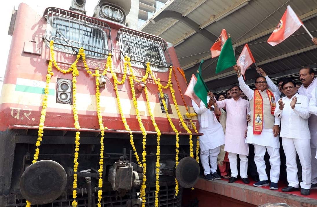Indore: 4 pairs Rakshabandhan special
trains for Bandra from the city