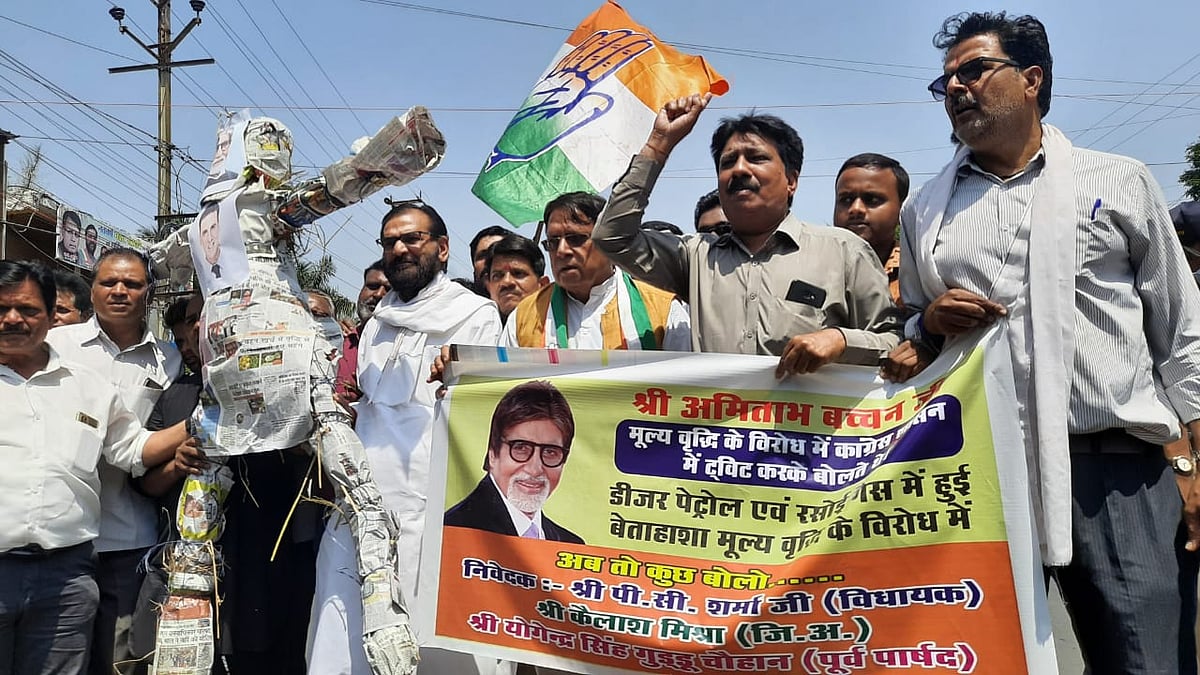 Bhopal: Congress burns effigy of Big B for his silence on rising prices