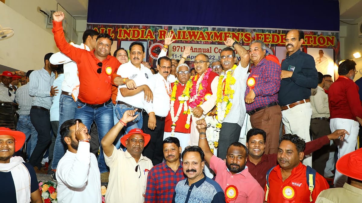 Ujjain: Railwaymen warn Centre against privatisation, demand OPS