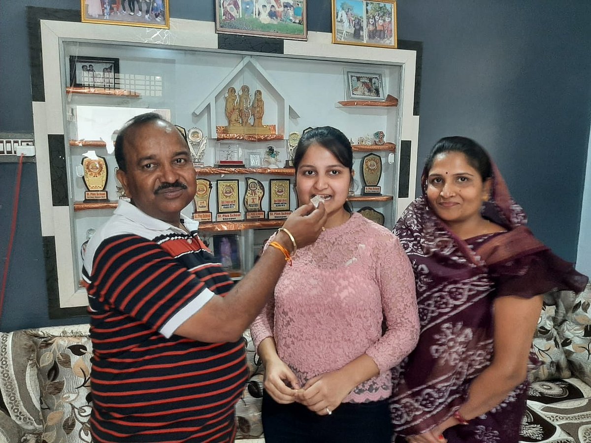 Pragati Mittal with parents