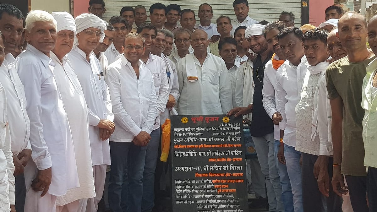 Sanawad: MLA lays foundation stone for bridge on river Bankura
