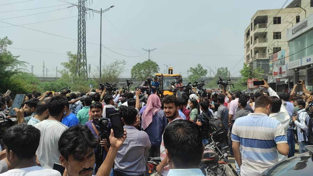 Bulldozers arrive at Shaheen Bagh | Twitter/@khaans