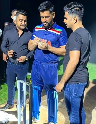MS Dhoni at Zed Black TVC shoot with Anshul Agrawal and Ankit Agrawal of MDPH