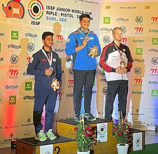 ISSF Junior World Cup 2022: Thane Traffic DCP's son Rudrankksh Patil bags gold in all-Indian men’s air rifle final in  Germany