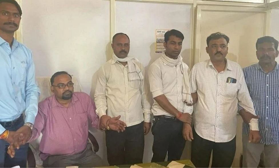 Agar: 2 govt employees held for taking bribe for facilitating aid for cow shelter