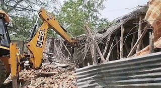 Umaria: Encroachment removed from government land in Bandhavgarh