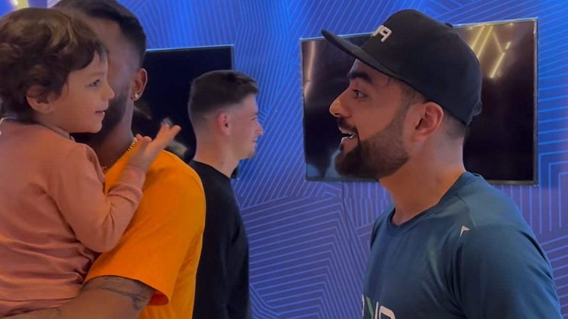 Hardik Pandya's son gives Rashid Khan a cute flying kiss, the video goes viral