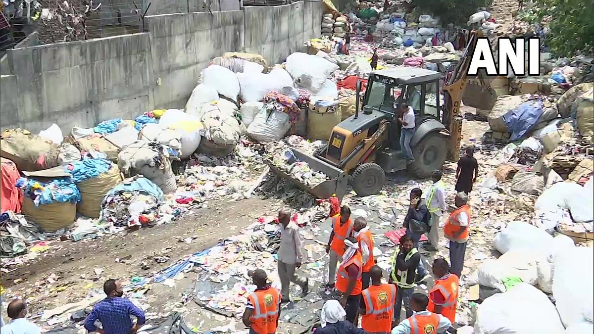 Delhi: Anti-encroachment drive continues in parts of national capital, people raise slogans in Madanpur Khadar