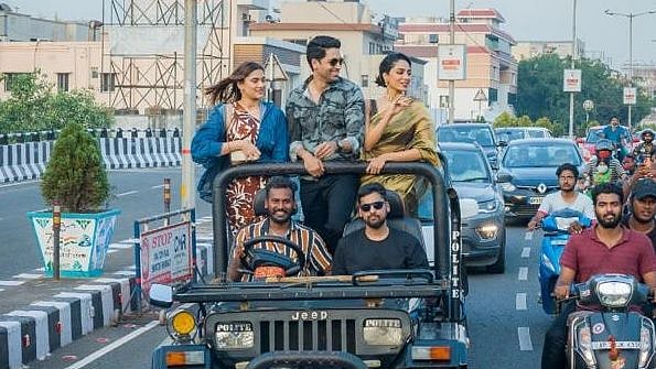 Watch: Fans shower 'Major' stars Adivi Sesh, Saiee Manjrekar and Sobhita Dhulipala with flowers in...