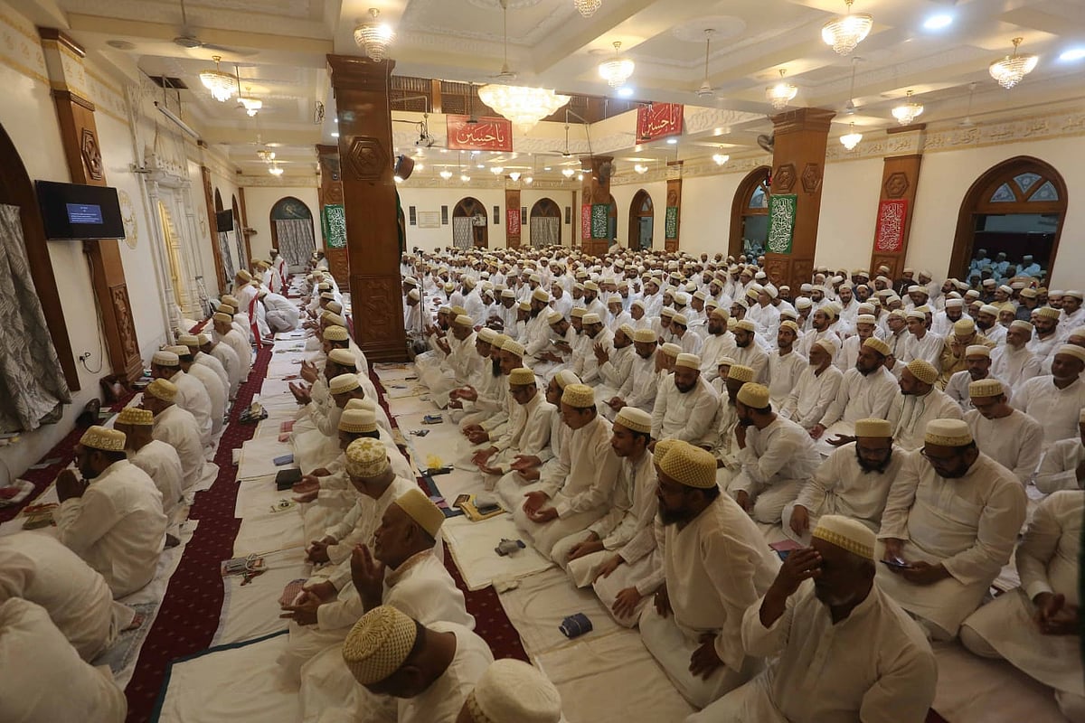 Bohra community performing Namaz of Eid.