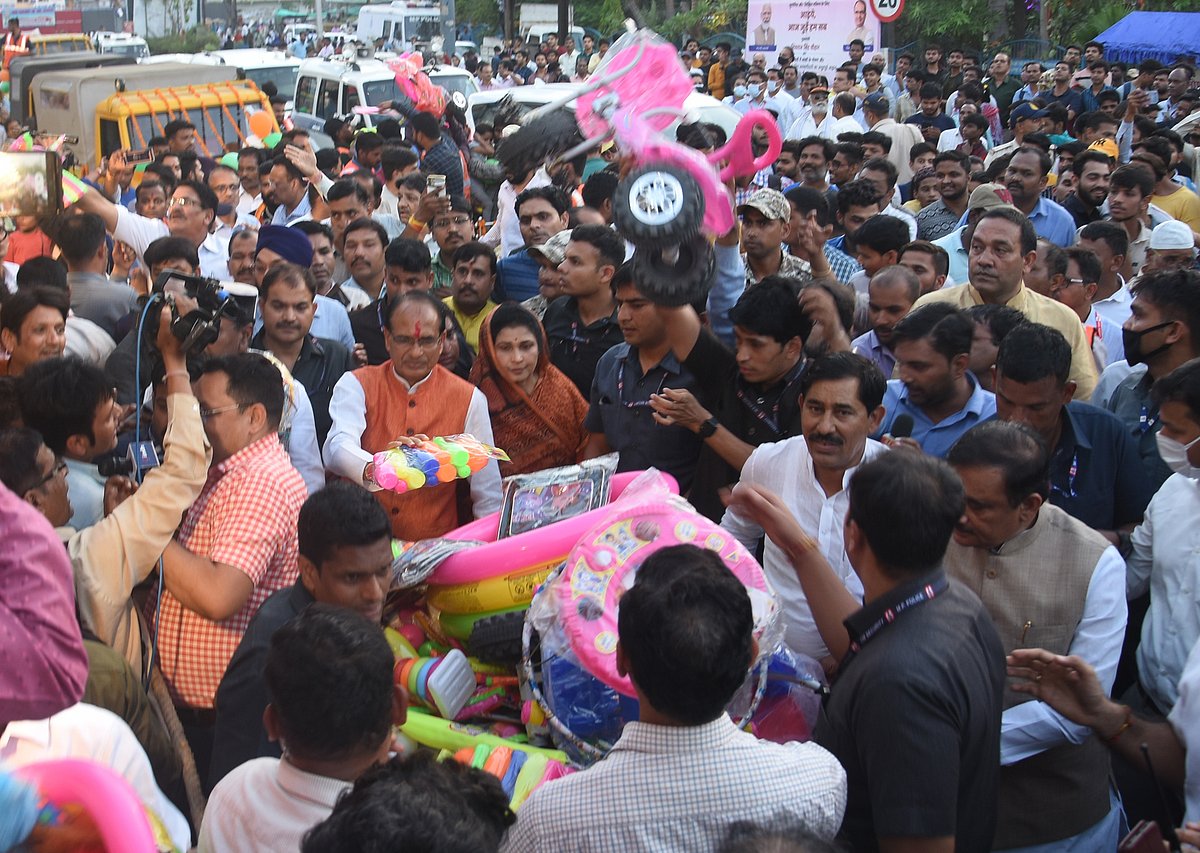 Chief Minister Shivraj Singh Chouhan accepting gifts from people donated for anganwadi children in Bhopal on Tuesday