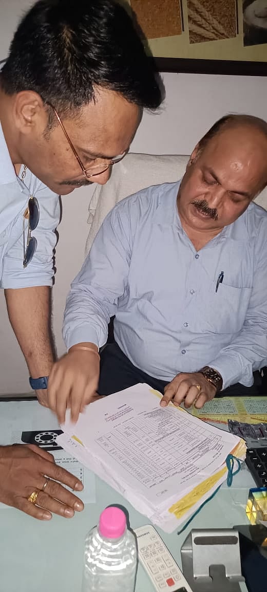 Bhopal: Food & civil supply officer, accountant caught accepting bribe