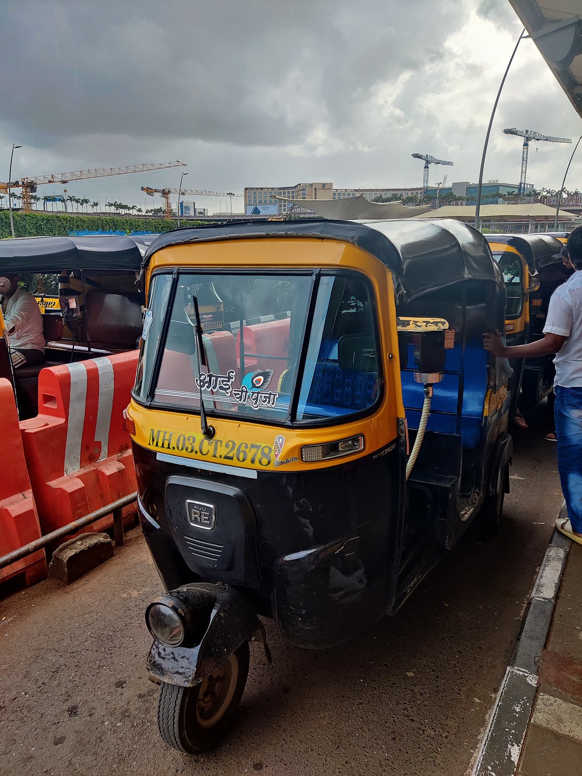 Mumbai: Auto rickshaw unions complain about unruly drivers at airport ...
