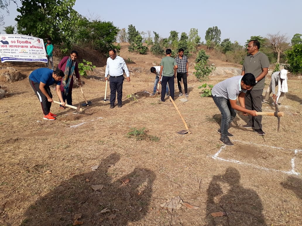 Alirajpur: Shramdann done to develop 75 Amrit Van