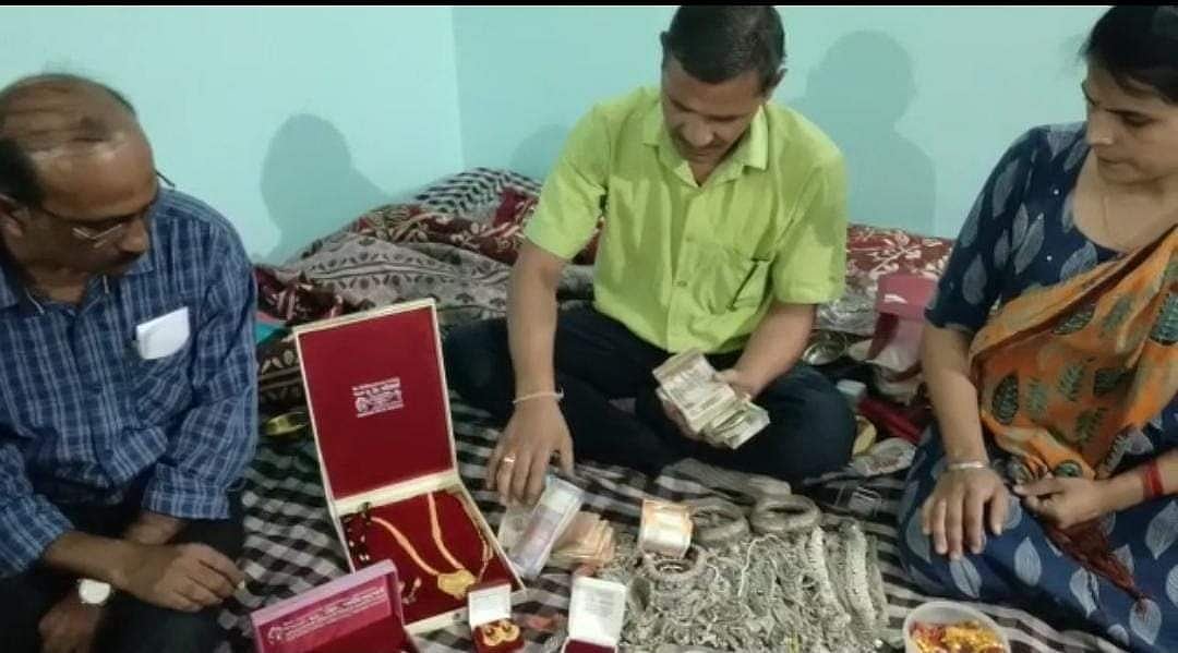 Singrauli: EOW raids Patwari's house, unearth properties over 4 crores
