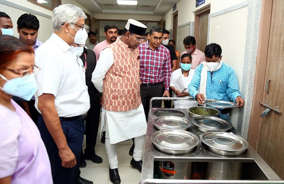 Bhopal: Minister miffed at poor sanitation at Hamidia Hospital
