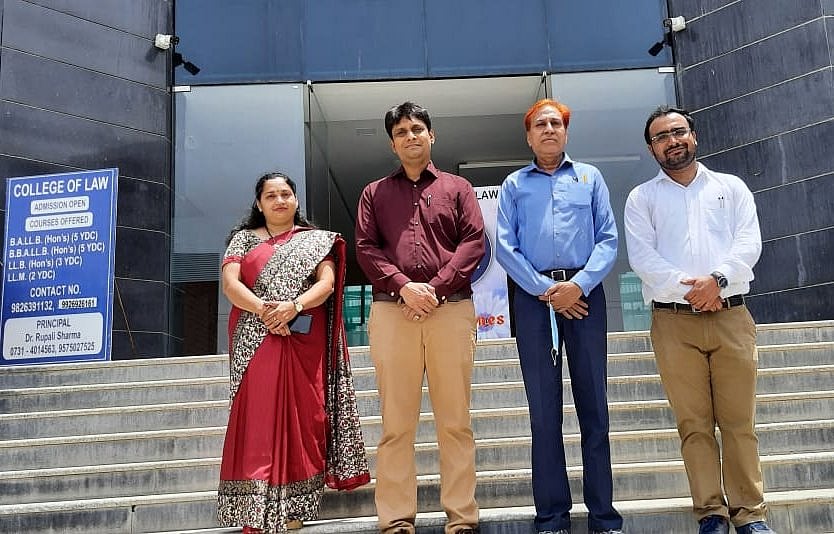 Indore: ​Talk on cyber crime &
IT Act at law college