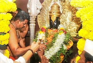 Solapur: ASI team inspects idols at Lord Vitthal temple in Pandharpur
