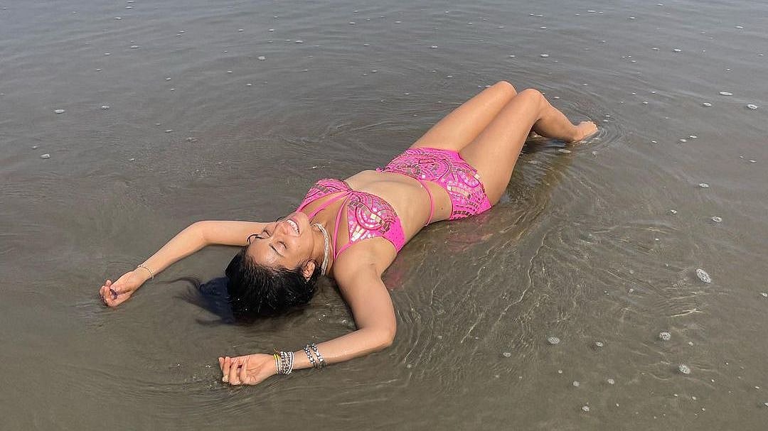 Video: Sexy Shriya Saran flaunts her svelte figure in pink bikini as she enjoys a day at the beach