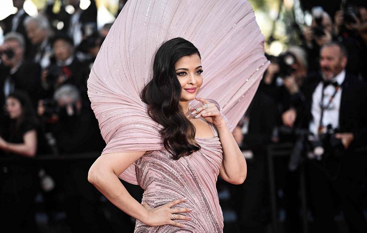 Cannes 2022: Aishwarya Rai Bachchan looks breathtaking in a gorgeous pastel pink gown on Day 3