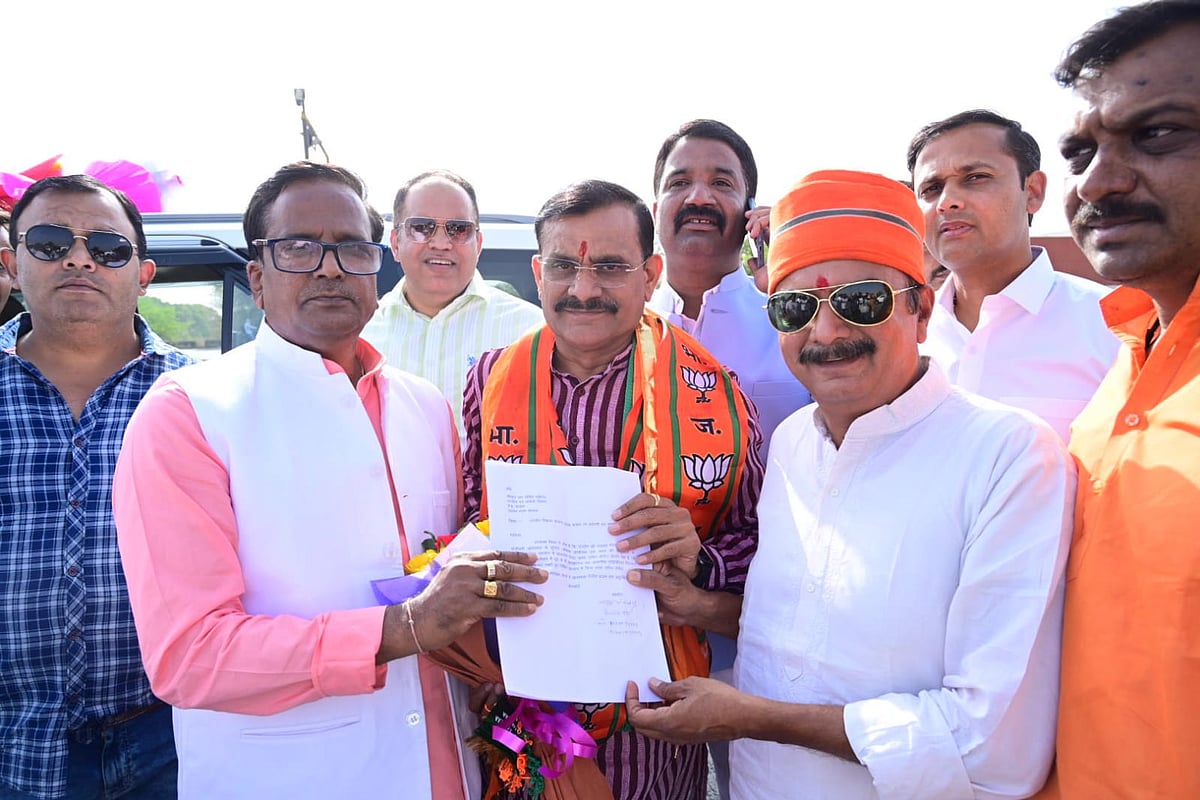 A delegation of Ujjain’s BJP’s leaders hand over a memorandum to the state BJP chief Vishnu Dutt Sharma in Bhopal on Thursday.