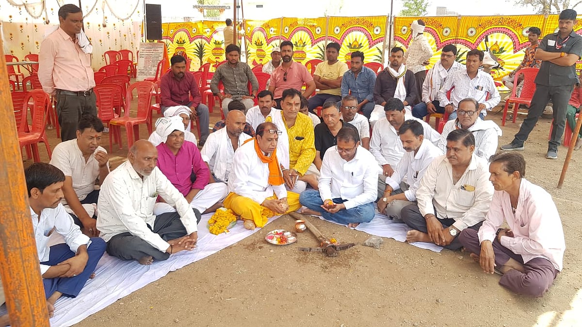 Sanawad: MLA performs bhoomi pujan of Rs 4.10 cr retrofitting Nal-Jal Yojana