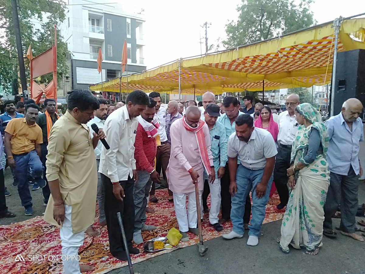 Garoth: MLA lays foundation stone for road works