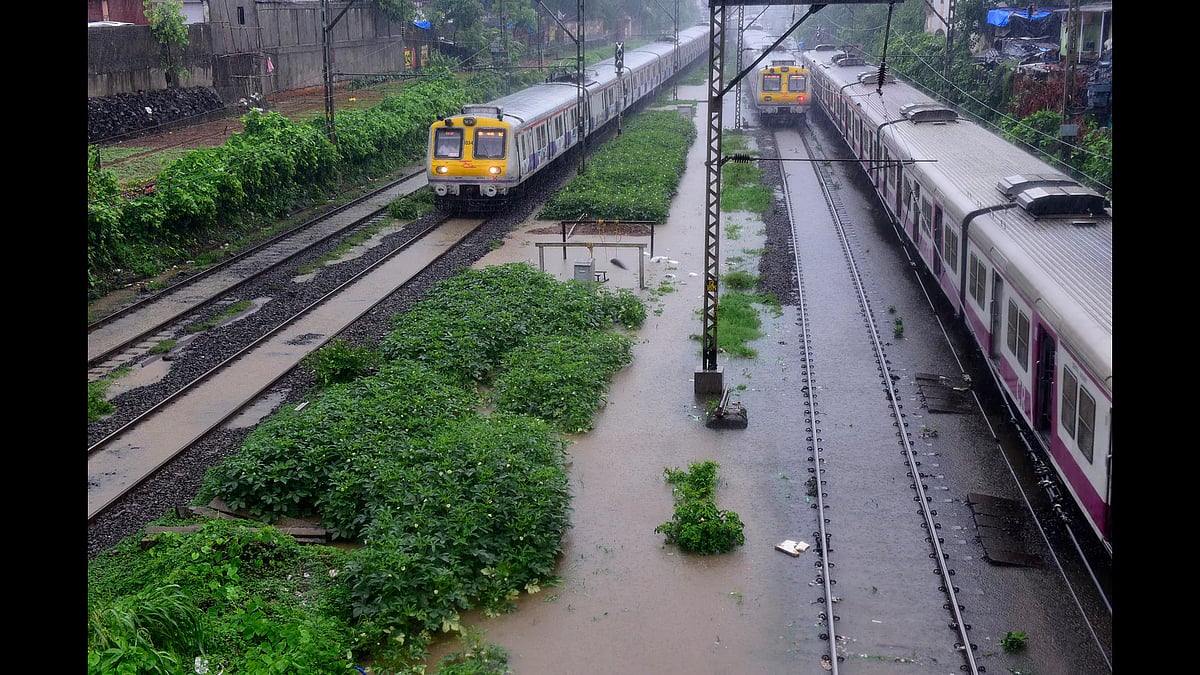 Mumbai: CR, BMC hold joint meeting on pre-monsoon railway track cleaning work