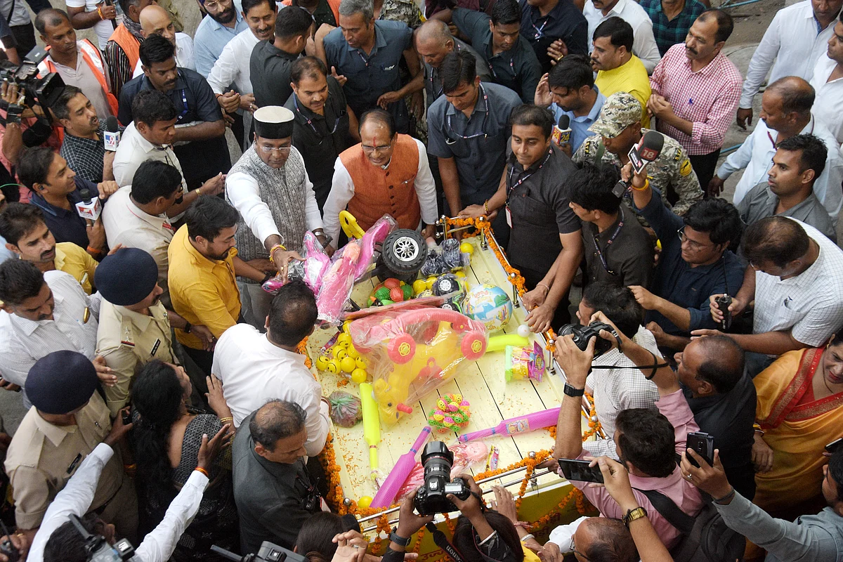 CM pulling a handcart to collect toys for Anganwadi children in Bhopal on Tuesday  | FP