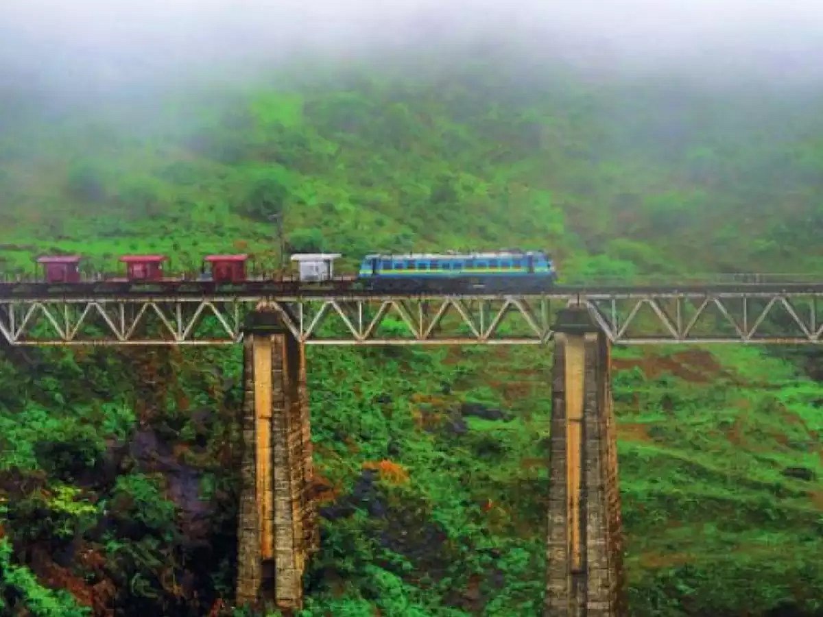 Central Railway reviews monsoon works on Kalyan-Lonavala ghat section 