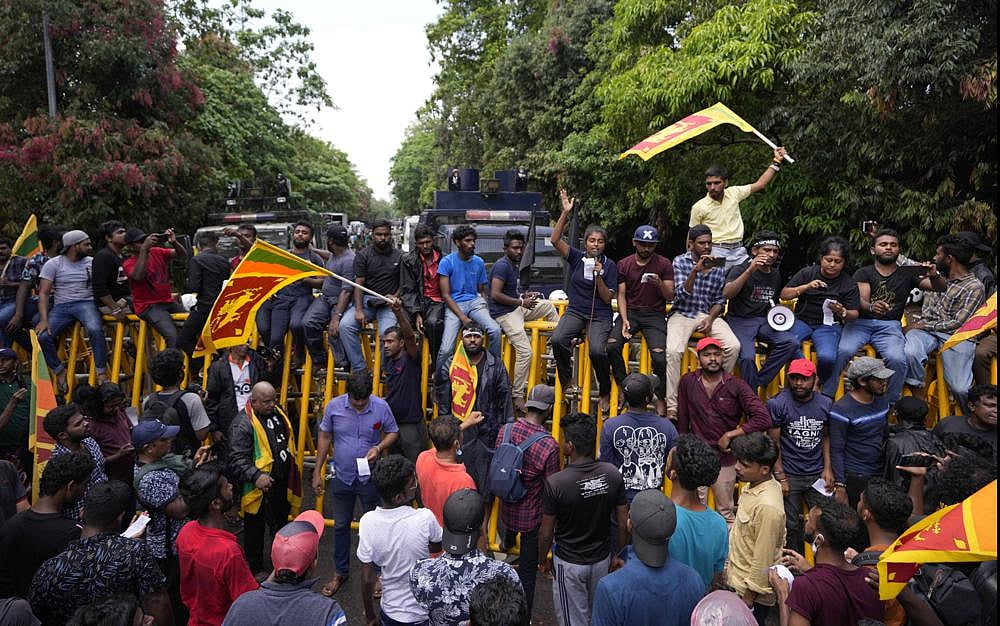 Sri Lanka: Indefinite curfew declared in Colombo, 9 injured in clashes between protesters